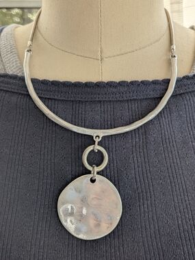 Versona Silver-Tone Hammered Disc Pendant Collar Necklace